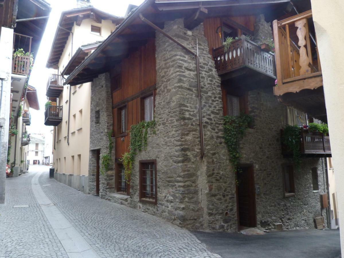 Casa Vacanza In Centro A La Salle Kültér fotó