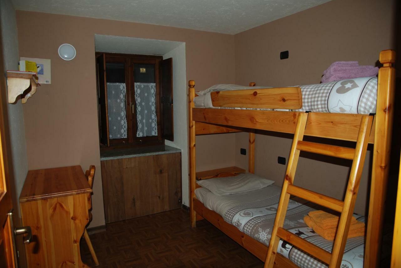 Casa Vacanza In Centro A La Salle Kültér fotó