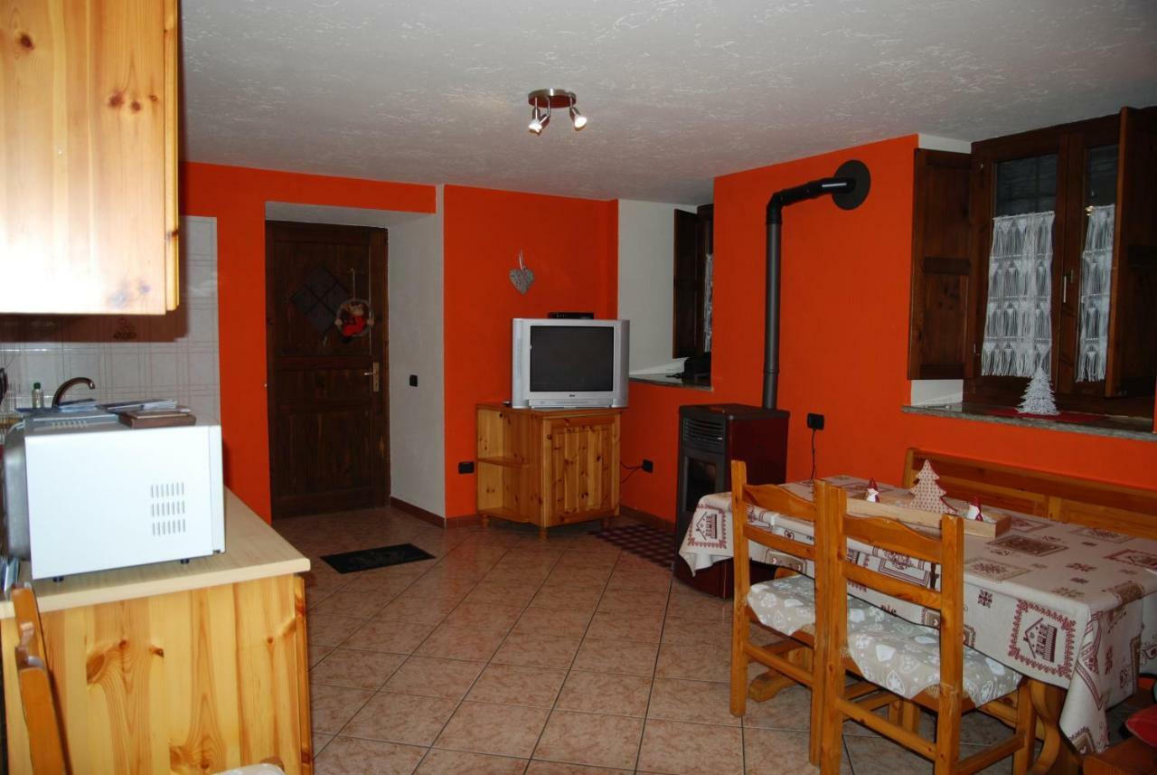 Casa Vacanza In Centro A La Salle Kültér fotó